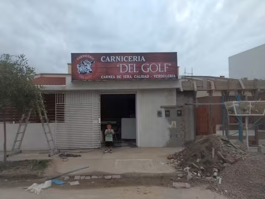 Carnicer&iacute;a y verduler&iacute;a del golf