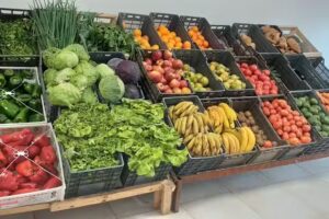 Fruteria y heladeria CELE